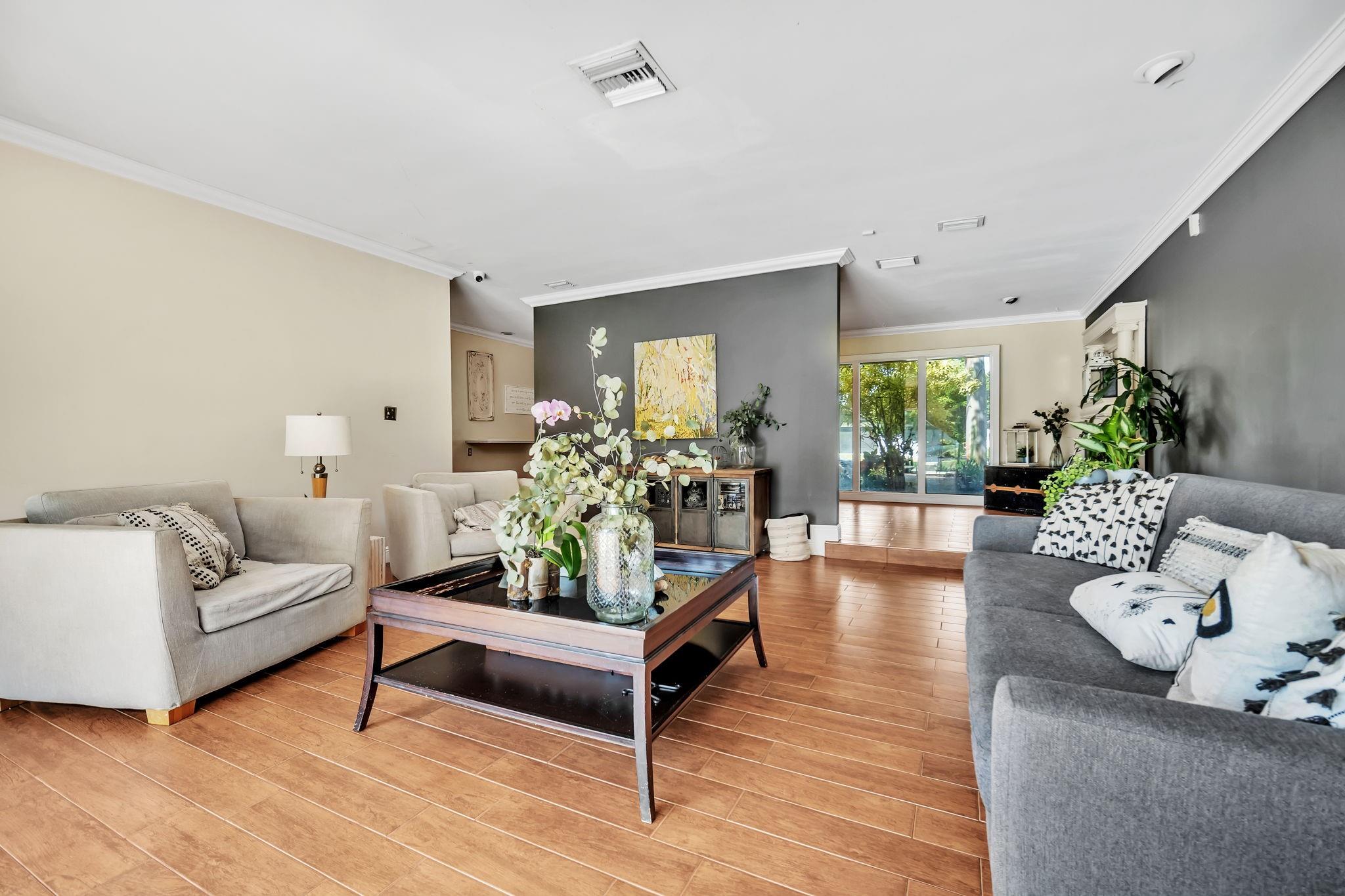 Hollywood Hills 6-22 B - Residential