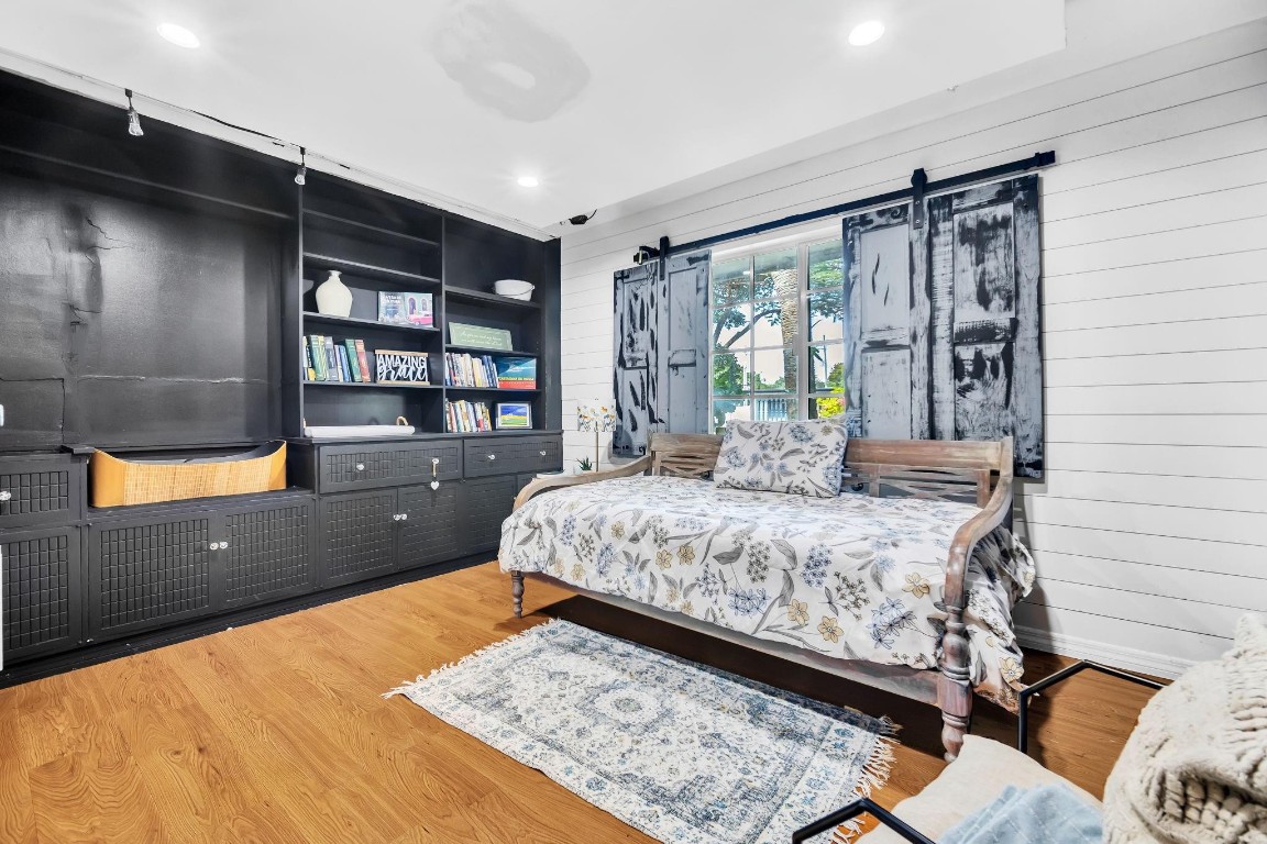 Hollywood Hills 6-22 B - Residential