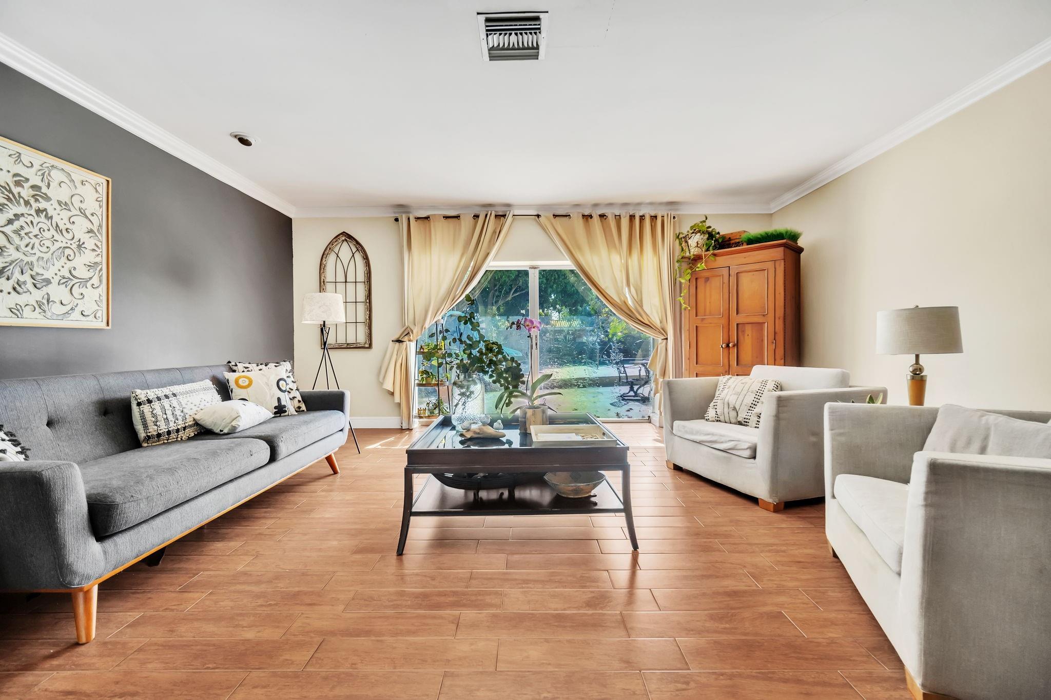 Hollywood Hills 6-22 B - Residential