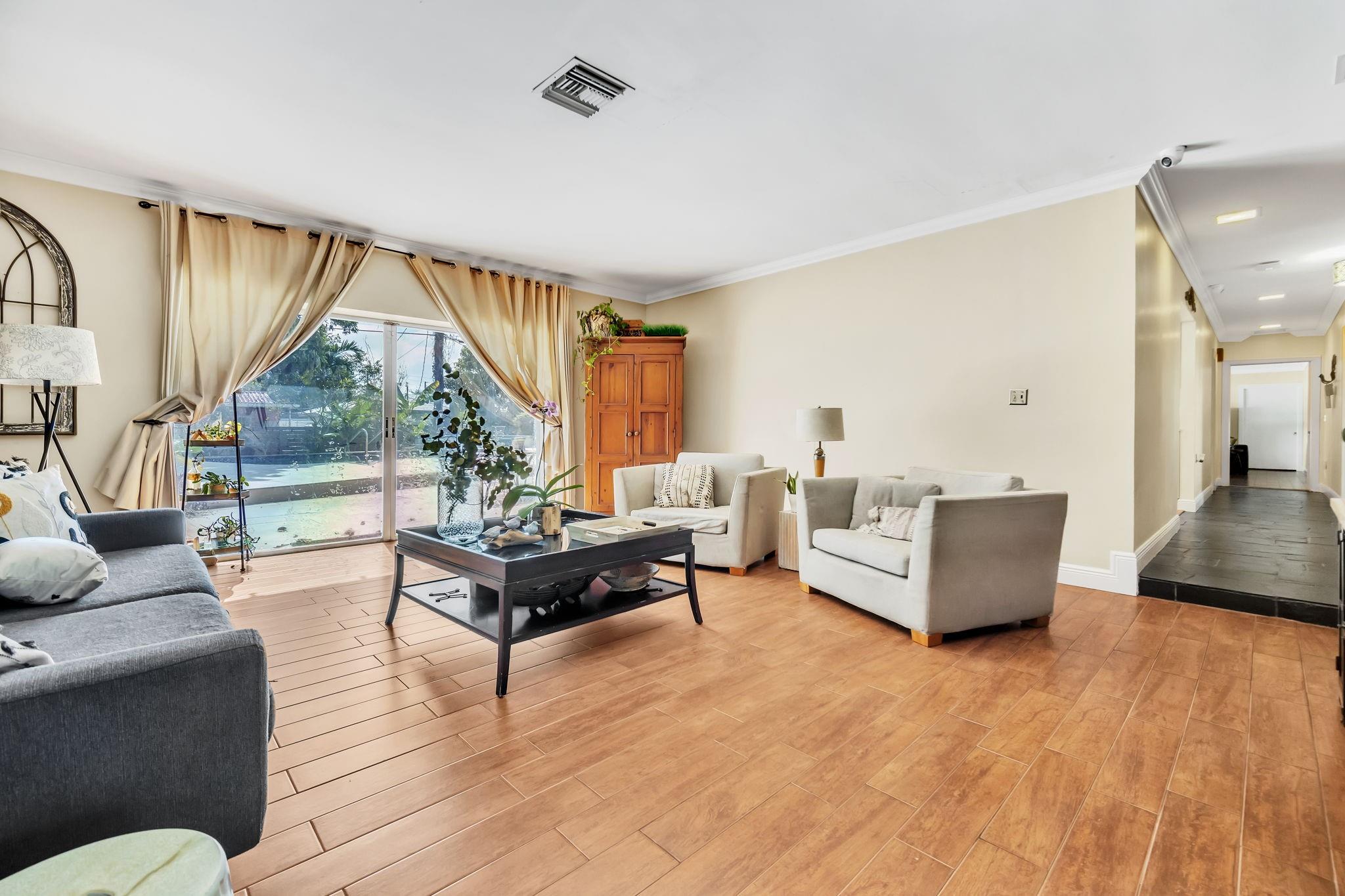 Hollywood Hills 6-22 B - Residential