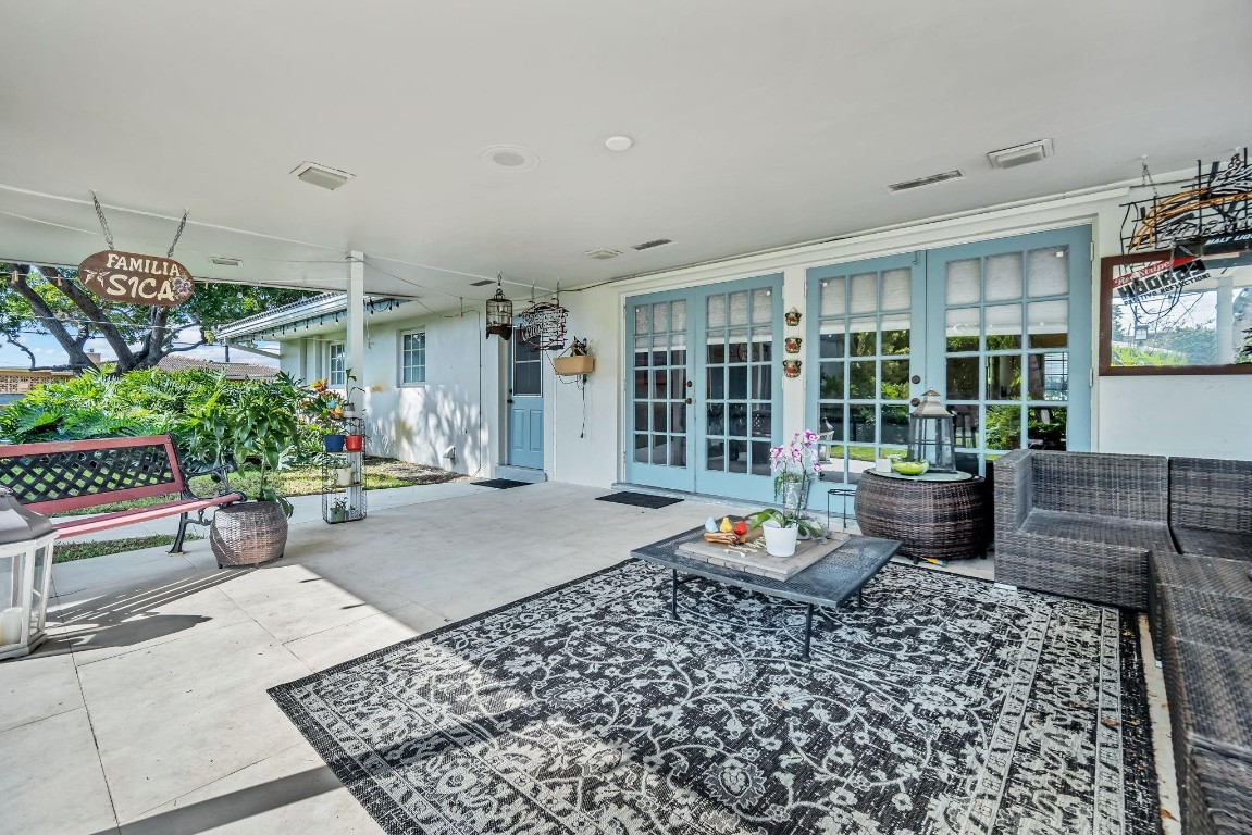 Hollywood Hills 6-22 B - Residential