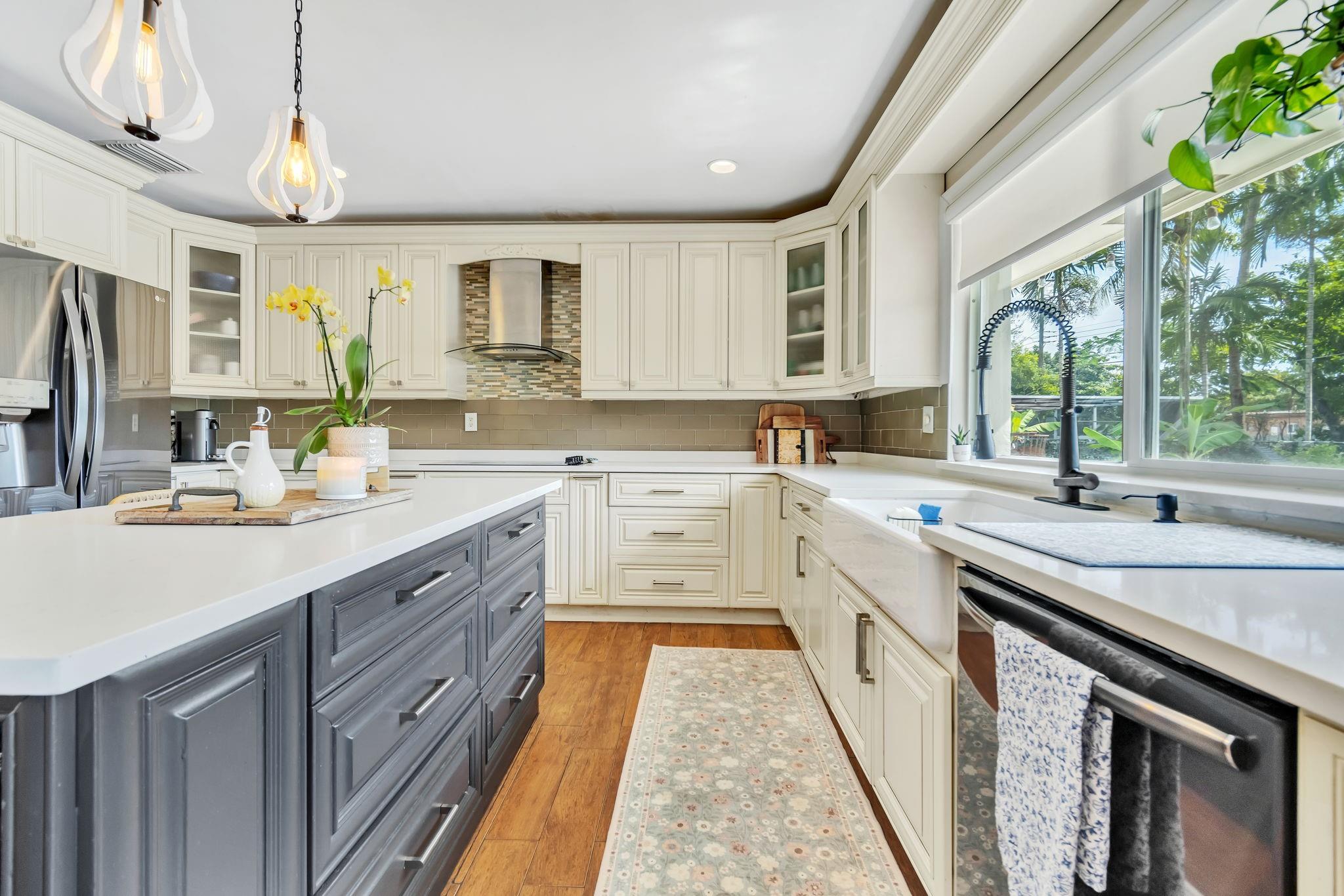 Hollywood Hills 6-22 B - Residential