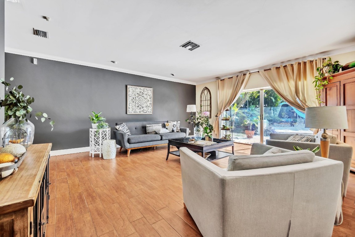 Hollywood Hills 6-22 B - Residential