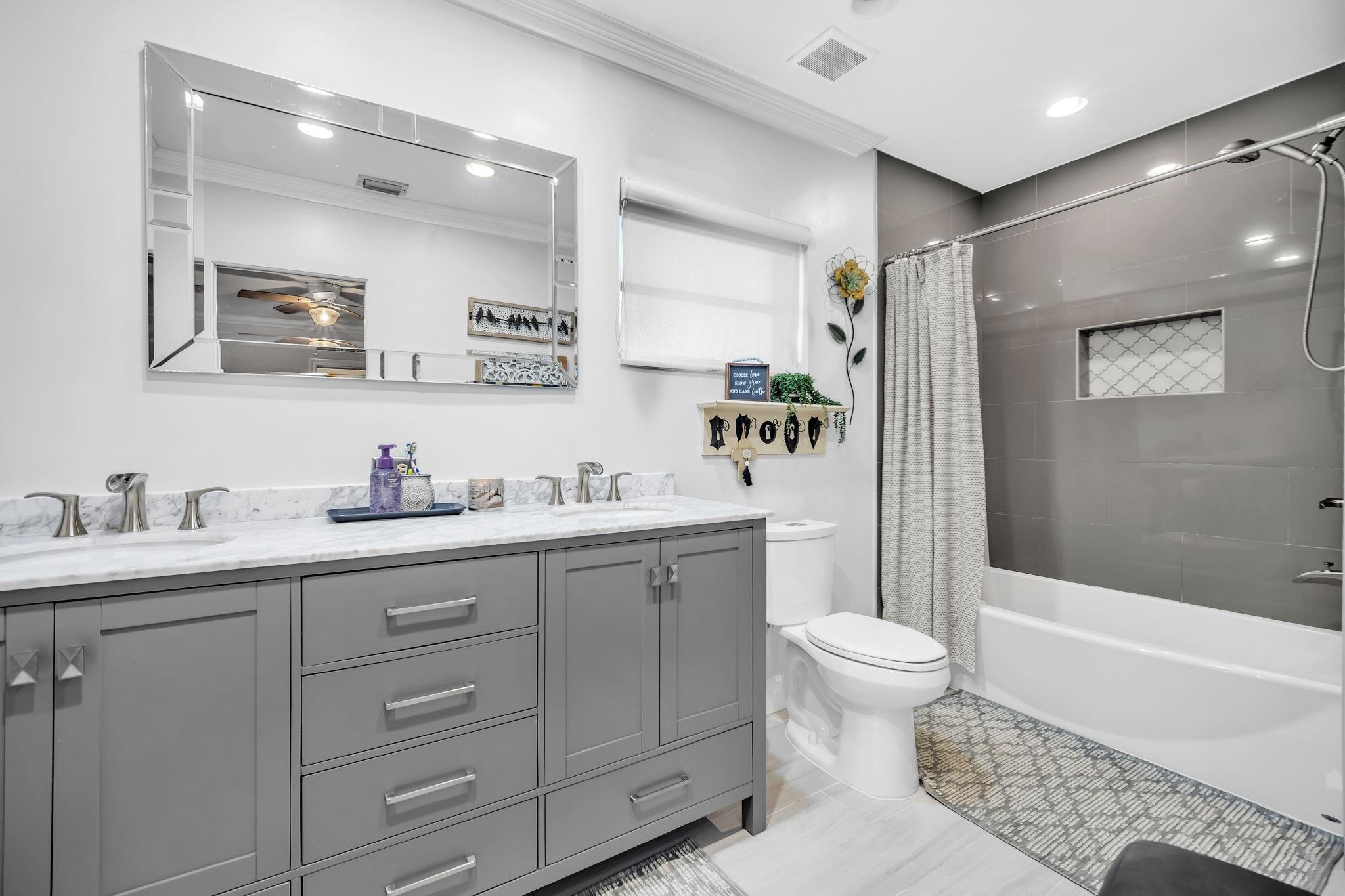 Hollywood Hills 6-22 B - Residential