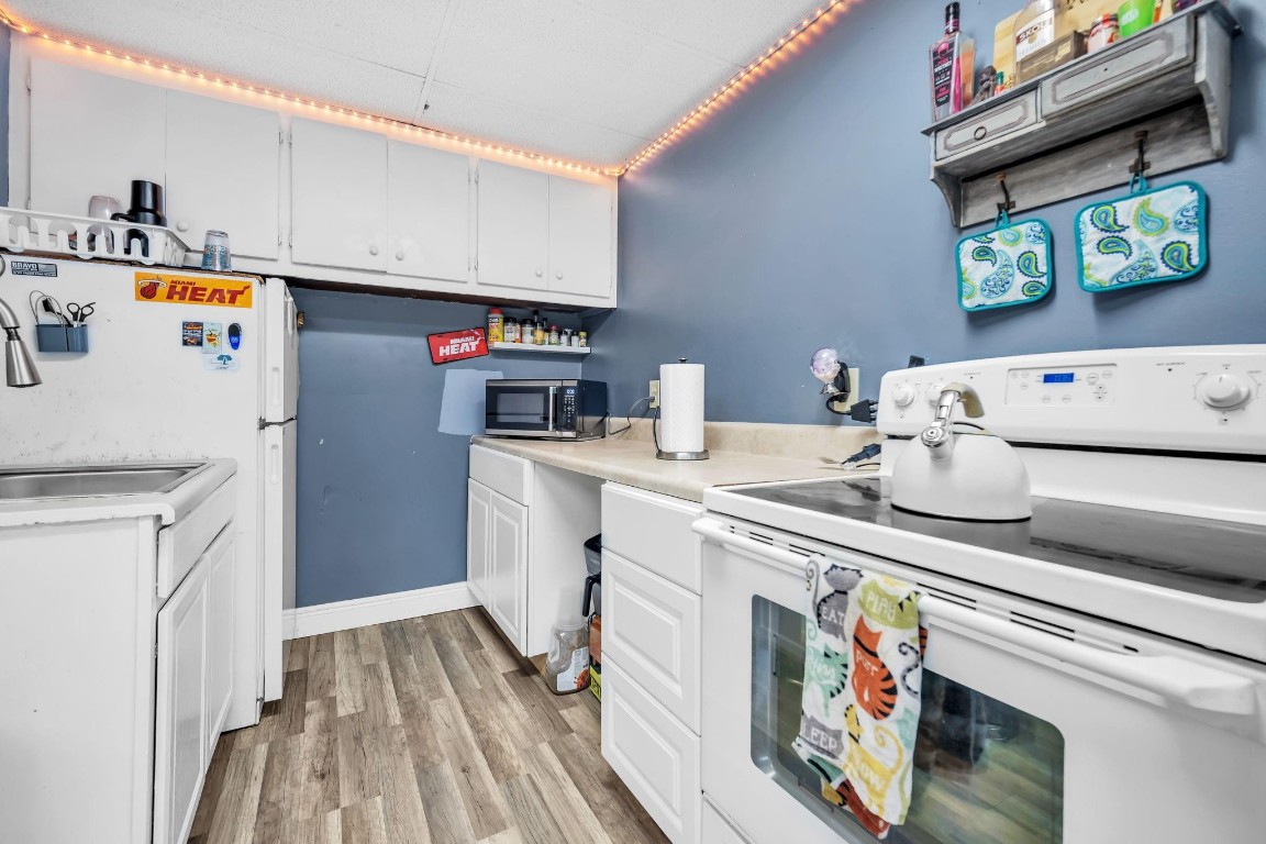 Hollywood Hills 6-22 B - Residential