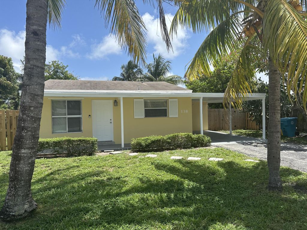 Photo of 138 SW 10th Avenue, Boynton Beach, FL 33435 (MLS # R11001817)