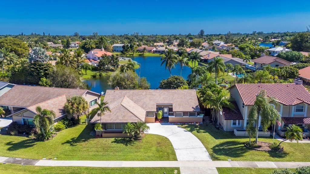 Photo of 5720 W Waterford Drive, Davie, FL 33331 (MLS # F10534464)