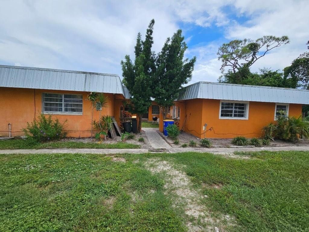 Photo of 3042 SE Clayton Street, Stuart, FL 34997 (MLS # R11016334)