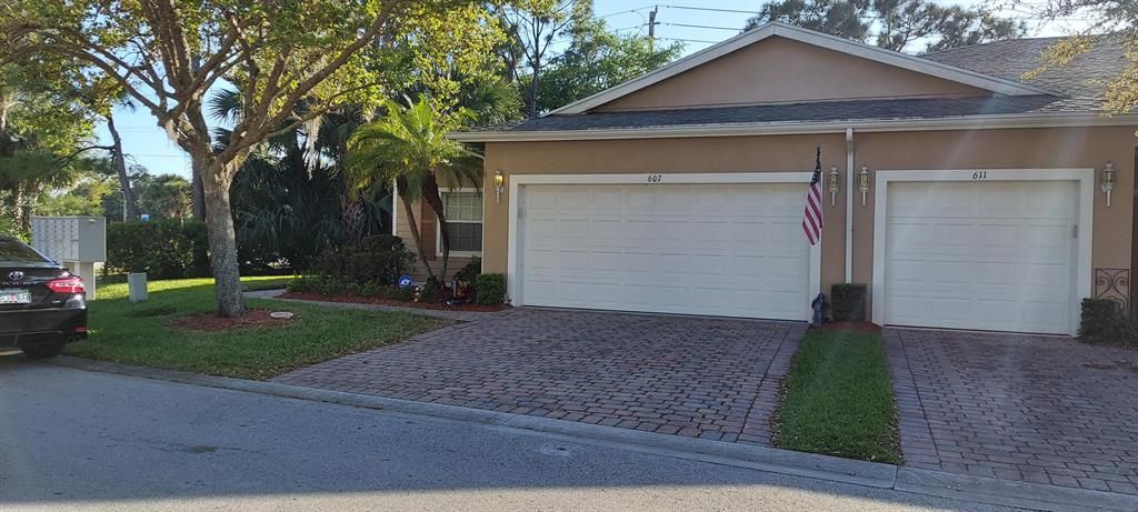Photo of 607 NE Bent Paddle Lane, Port Saint Lucie, FL 34983 (MLS # R10700005)