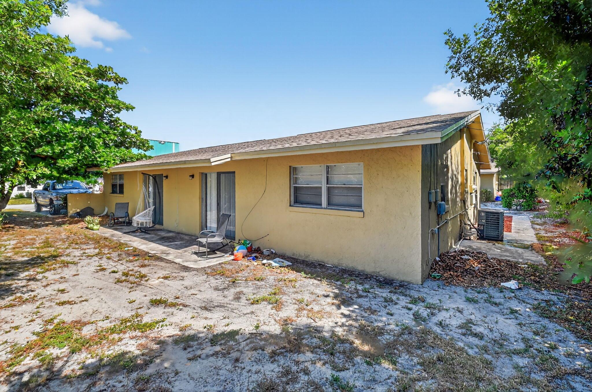 7891 Loomis Street 7891/7893, Lake Worth, FL, 33462/$499,000 4 7891 Loomis Street 7891/7893