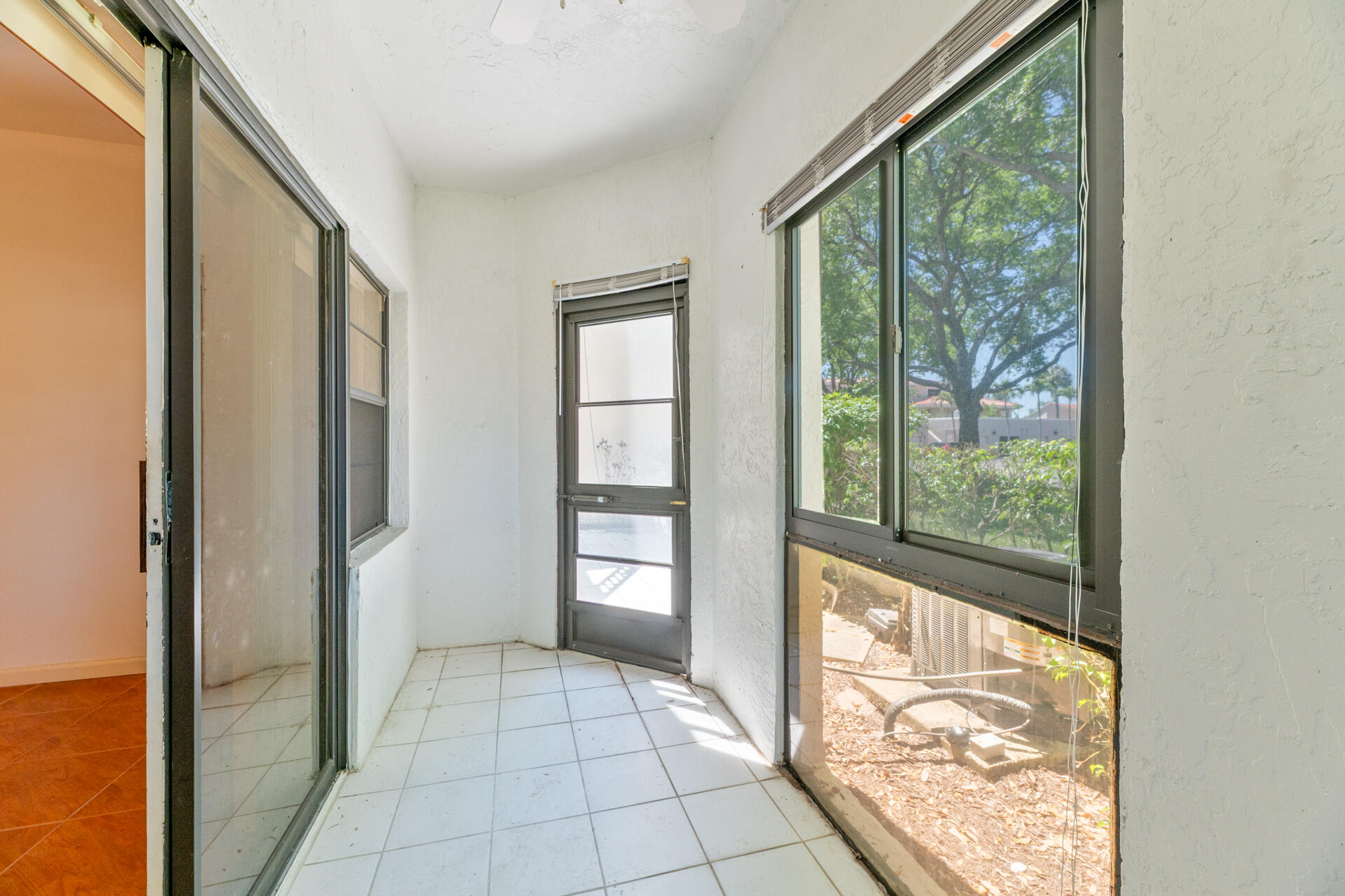 VILLA SONRISA CONDO - Residential