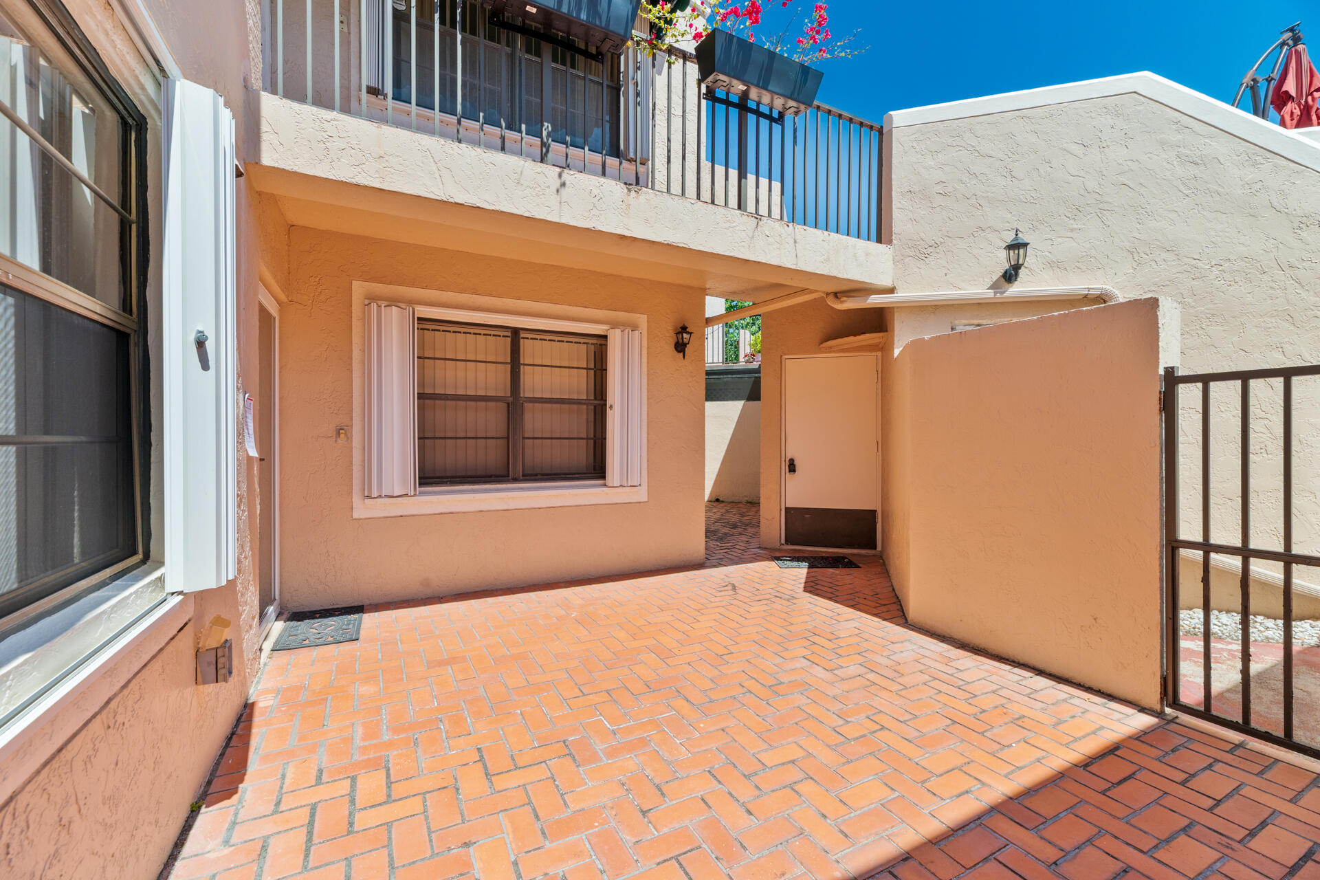 VILLA SONRISA CONDO - Residential