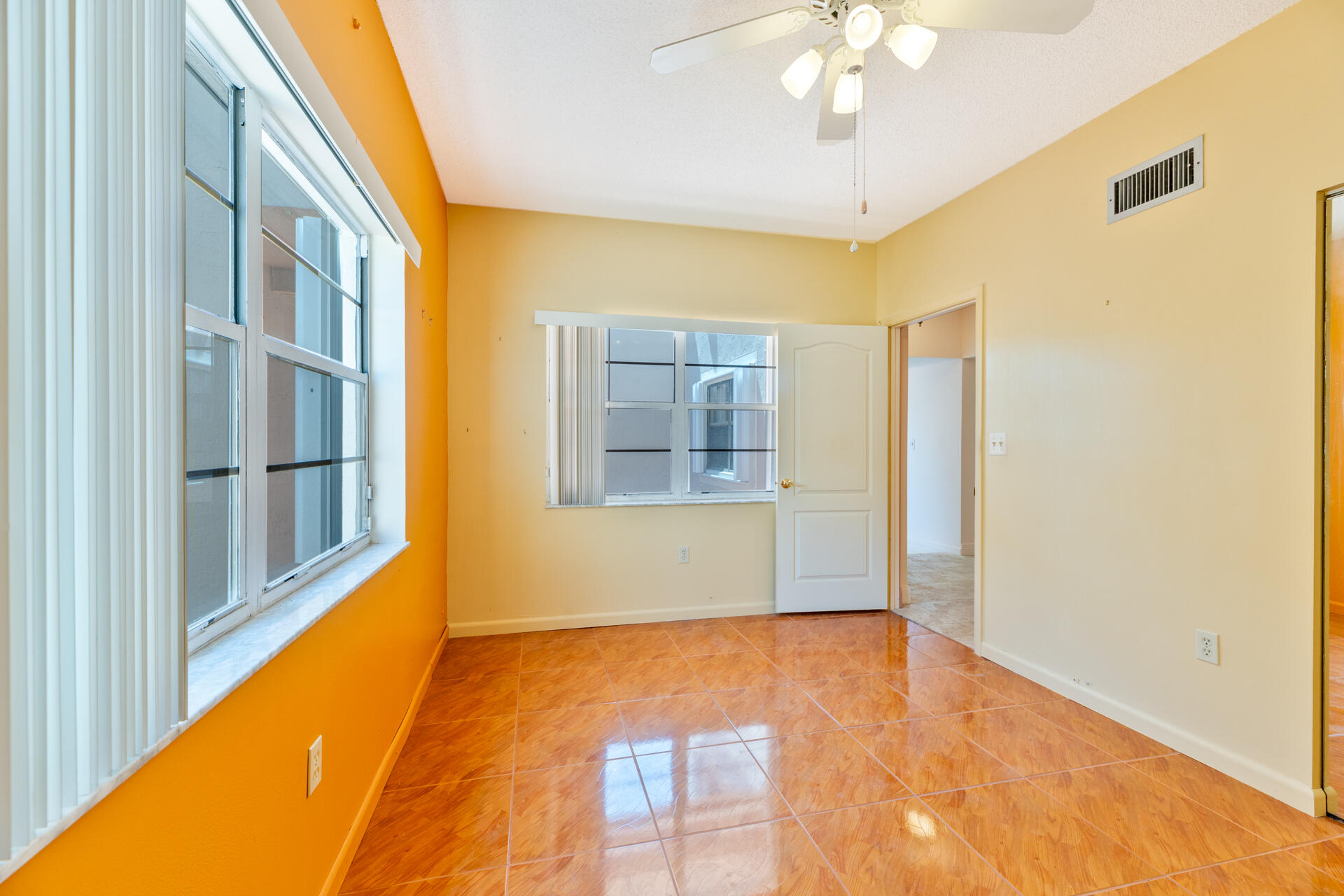 VILLA SONRISA CONDO - Residential