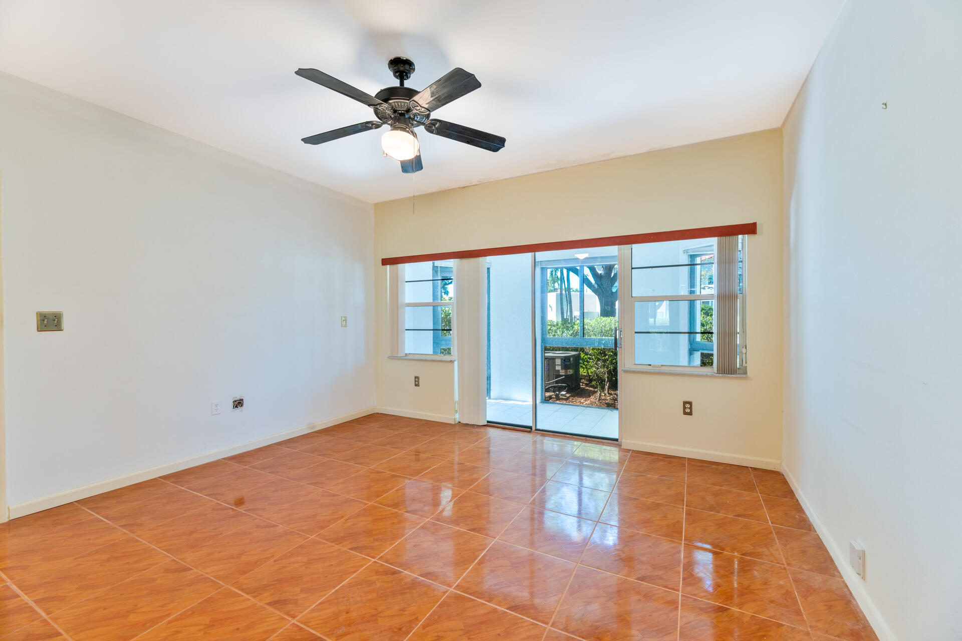 VILLA SONRISA CONDO - Residential