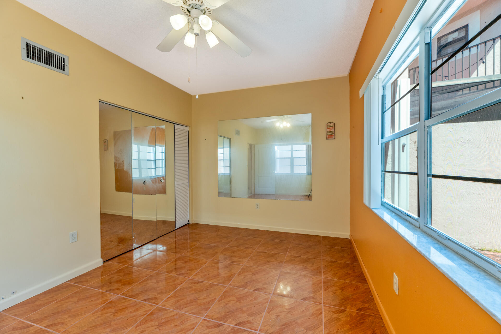 VILLA SONRISA CONDO - Residential