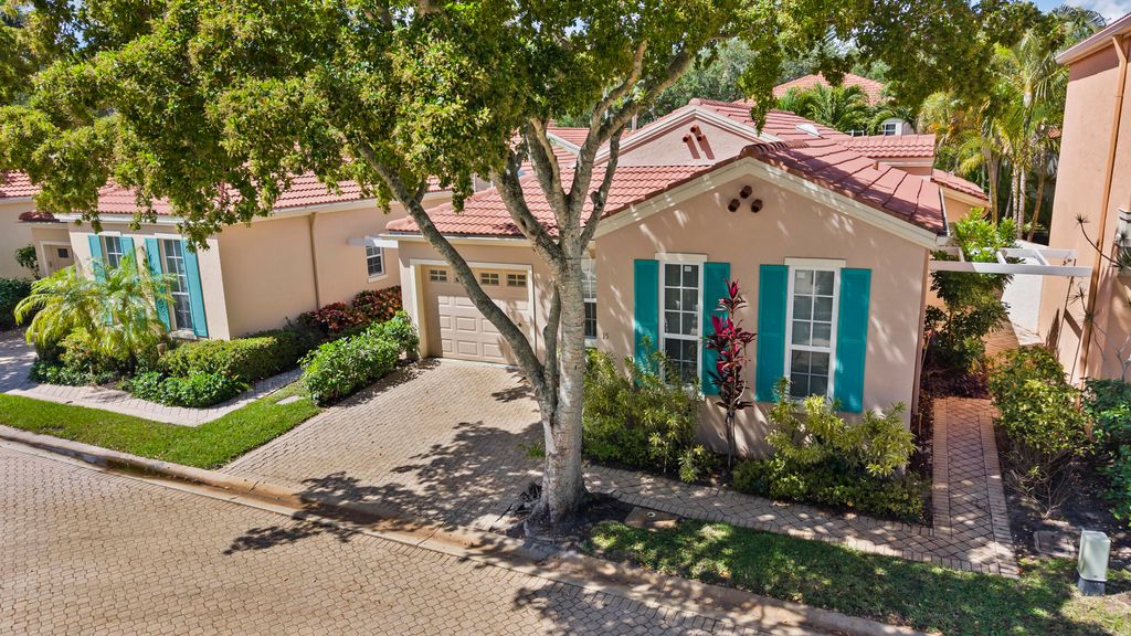 Photo of 15 Via Carrara, Palm Beach Gardens, FL 33418 (MLS # B26019001)