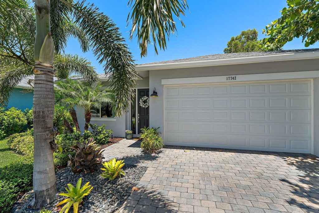 Photo of 17742 Evangeline Avenue, Jupiter, FL 33458 (MLS # R11100395)