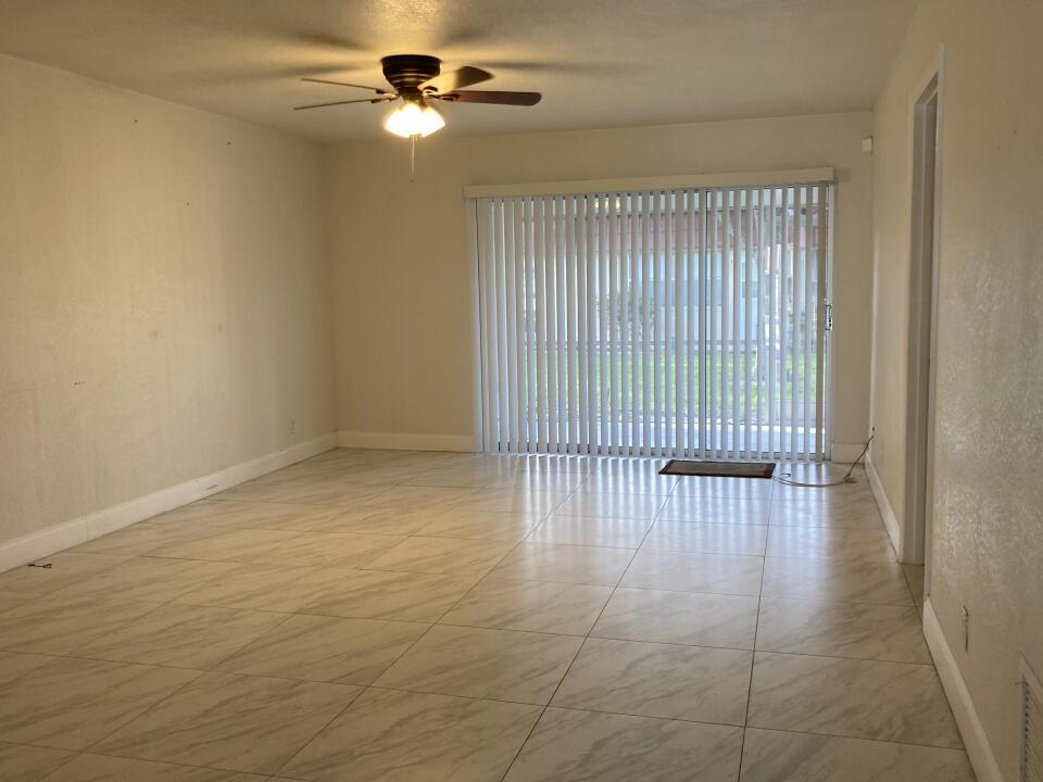 We're pleased to present the opportunity to acquire a Rare gem property in a highly demanded Lake Worth, FL 33467. Including 2 bedrooms and 2 bathrooms, you are going to enjoy the 941 sqft that composes this Condo built in 1983. Nested in an enjoyable neighborhood, and minutes from local attractions, public transportation, and public park. Don't miss this great opportunity and don't be the last