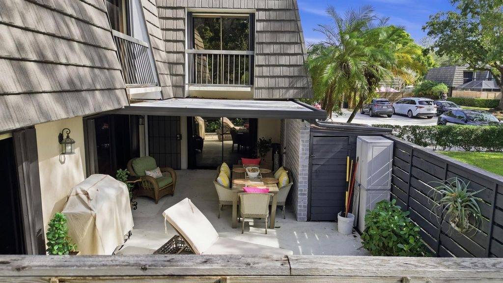 Photo of 1001 10th Terrace, Palm Beach Gardens, FL 33418 (MLS # R11146478)