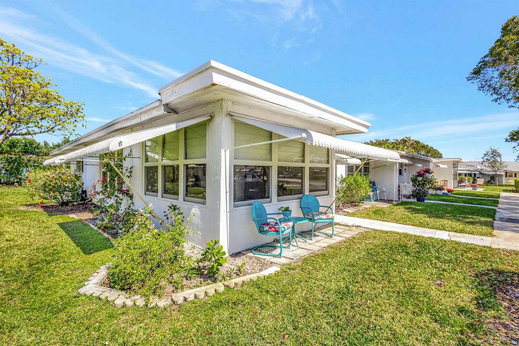 Photo of 1053 N Oakridge Circle, Lake Worth, FL 33462 (MLS # R11062136)
