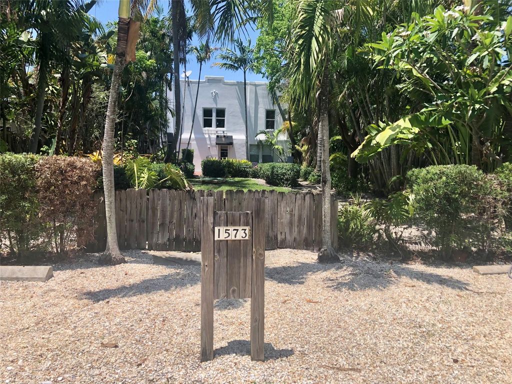 Photo of 1573 NE 33rd Street, Oakland Park, FL 33334 (MLS # F10504022)