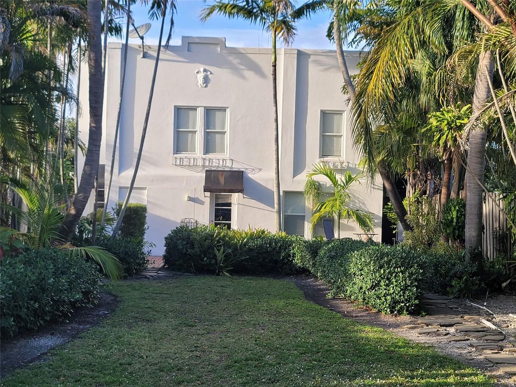 Photo of 1573 NE 33rd Street, Oakland Park, FL 33334 (MLS # F10504022)