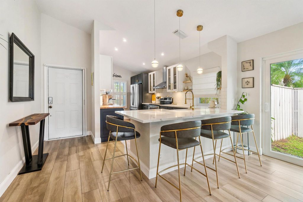 Photo of 40 Admirals Court, Palm Beach Gardens, FL 33418 (MLS # R10972563)