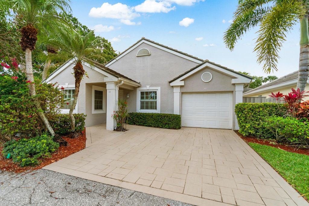 Photo of 40 Admirals Court, Palm Beach Gardens, FL 33418 (MLS # R10972563)