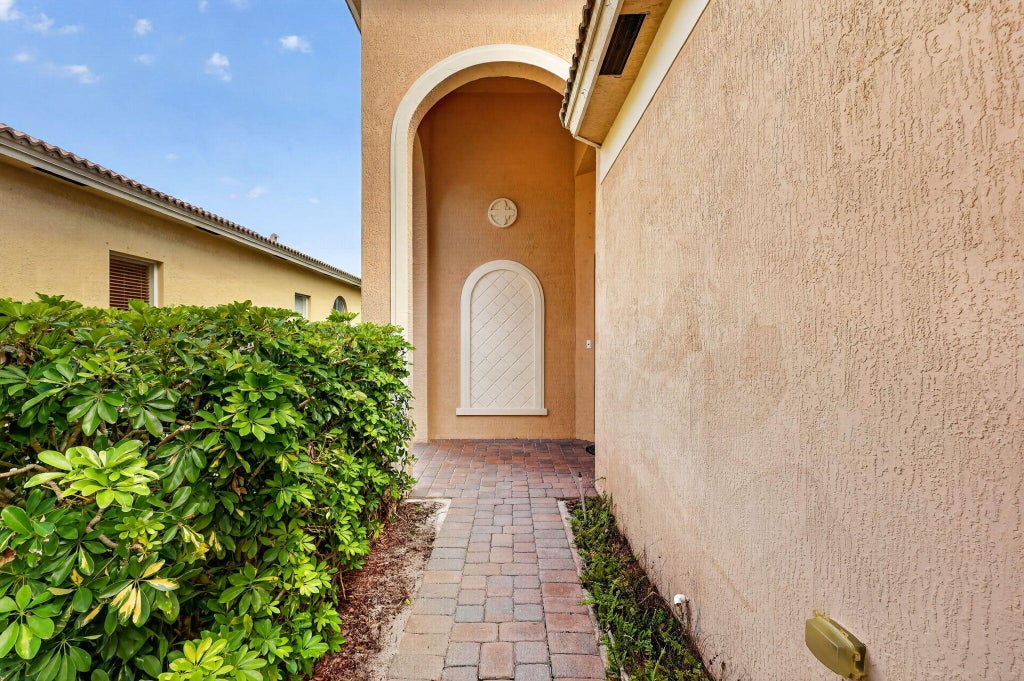 Photo of 5614 SUNBERRY Circle, Fort Pierce, FL 34951 (MLS # B26061961)