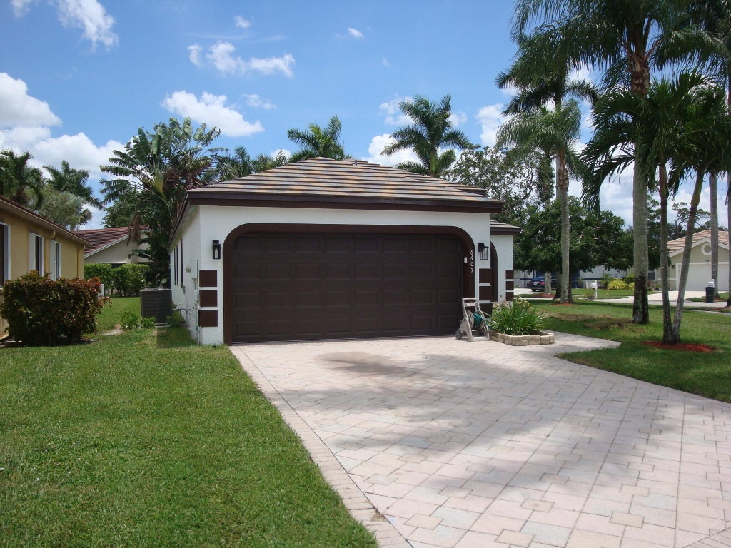 Photo of 6407 Breckenridge Circle, Lake Worth, FL 33467 (MLS # B26058546)