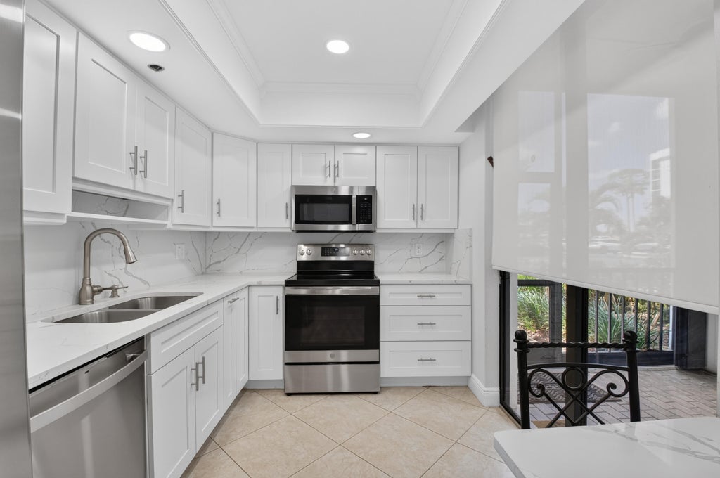 Photo of 7786 Lakeside Boulevard #614, Boca Raton, FL 33434 (MLS # B26088044)