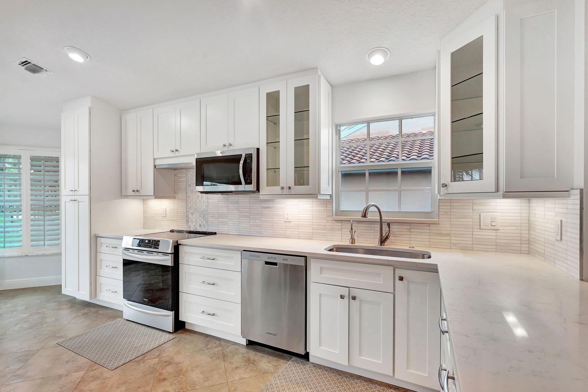 LEGENDS CONDO - Residential