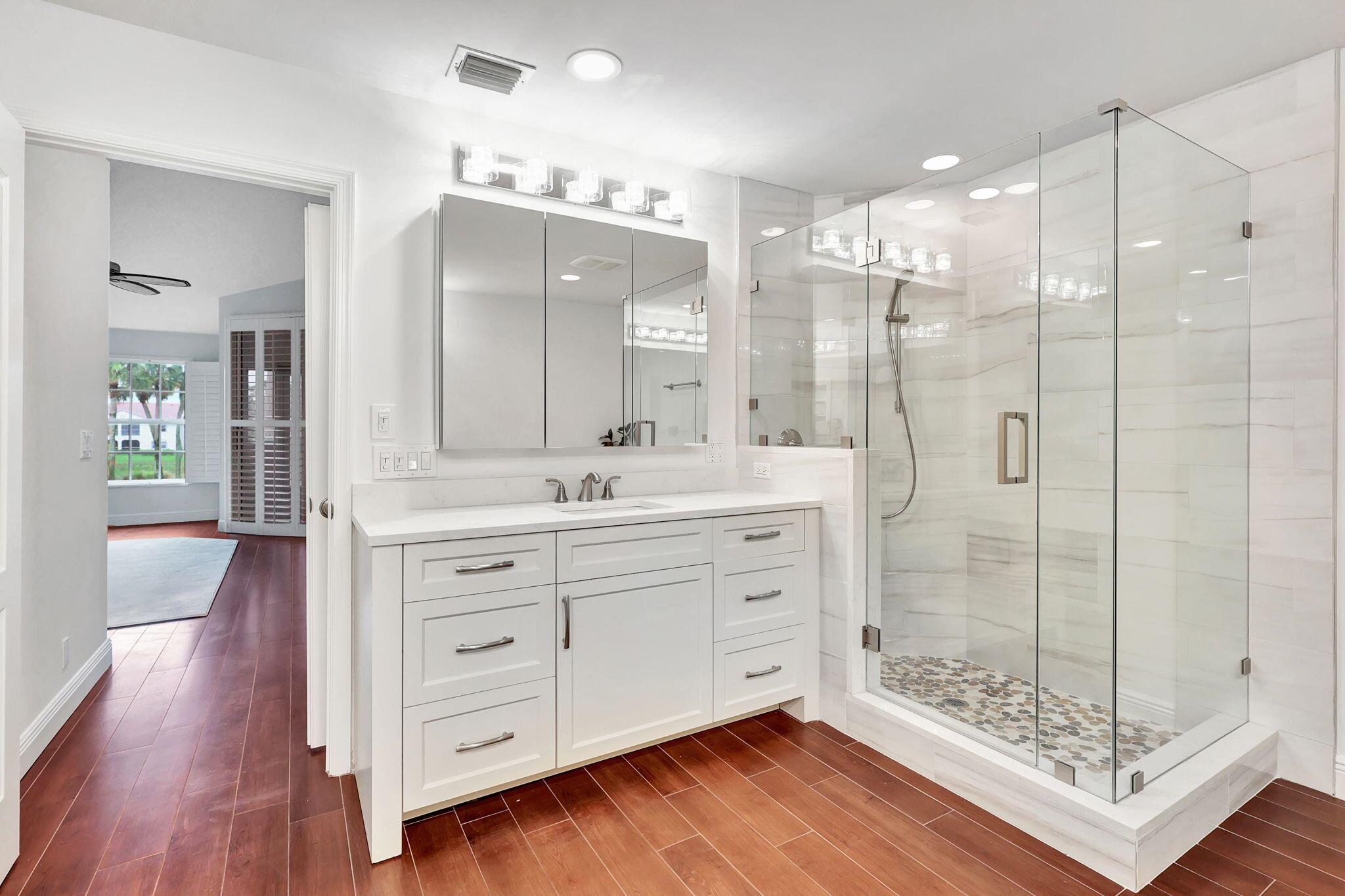 LEGENDS CONDO - Residential