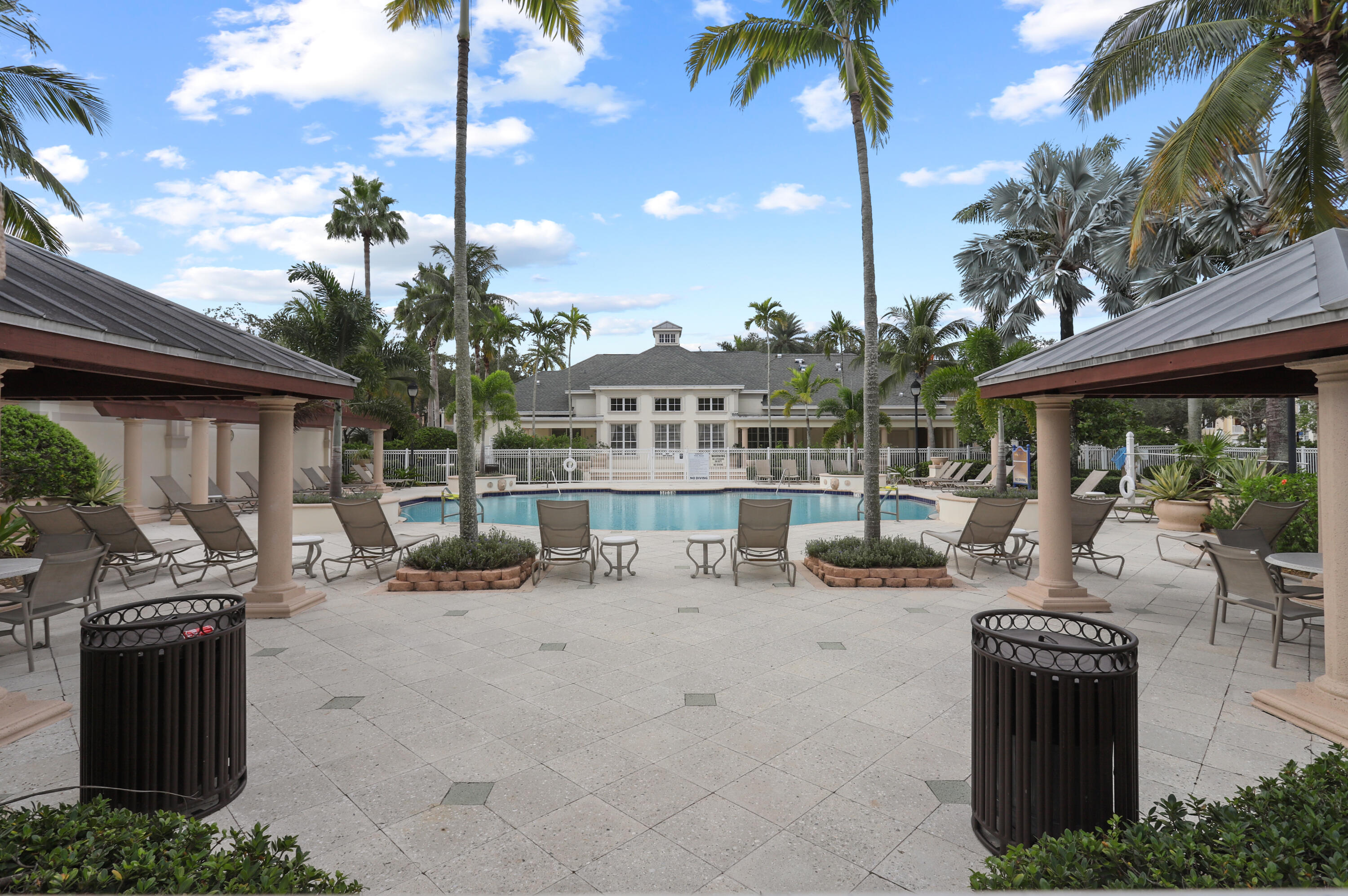 SOMERSET AT ABACOA CONDO - Residential