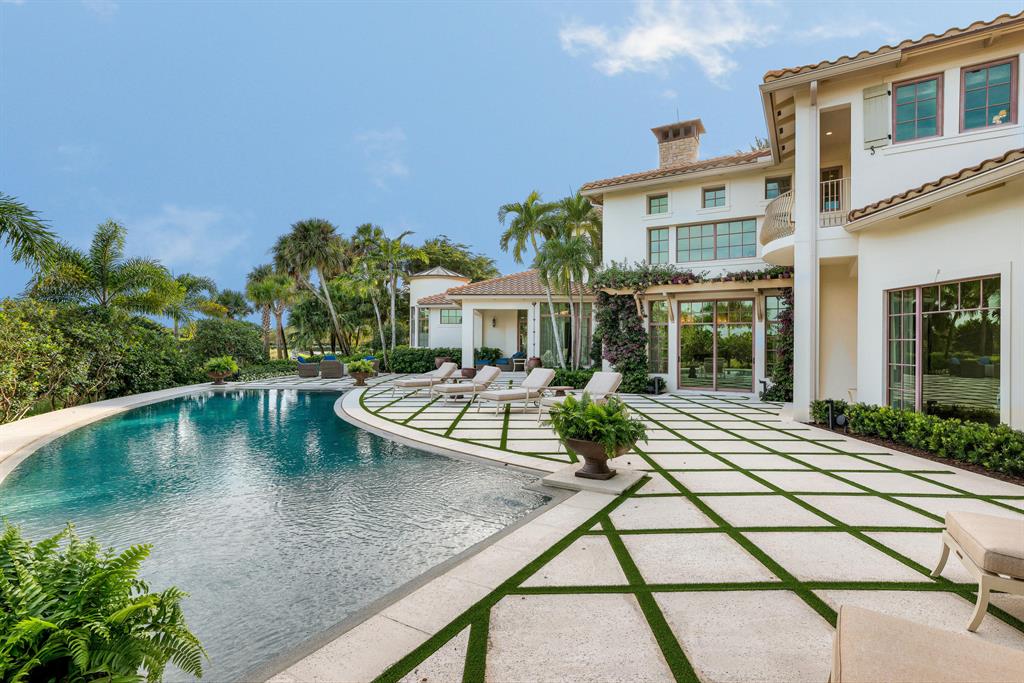 PALM BEACH POINT - Residential