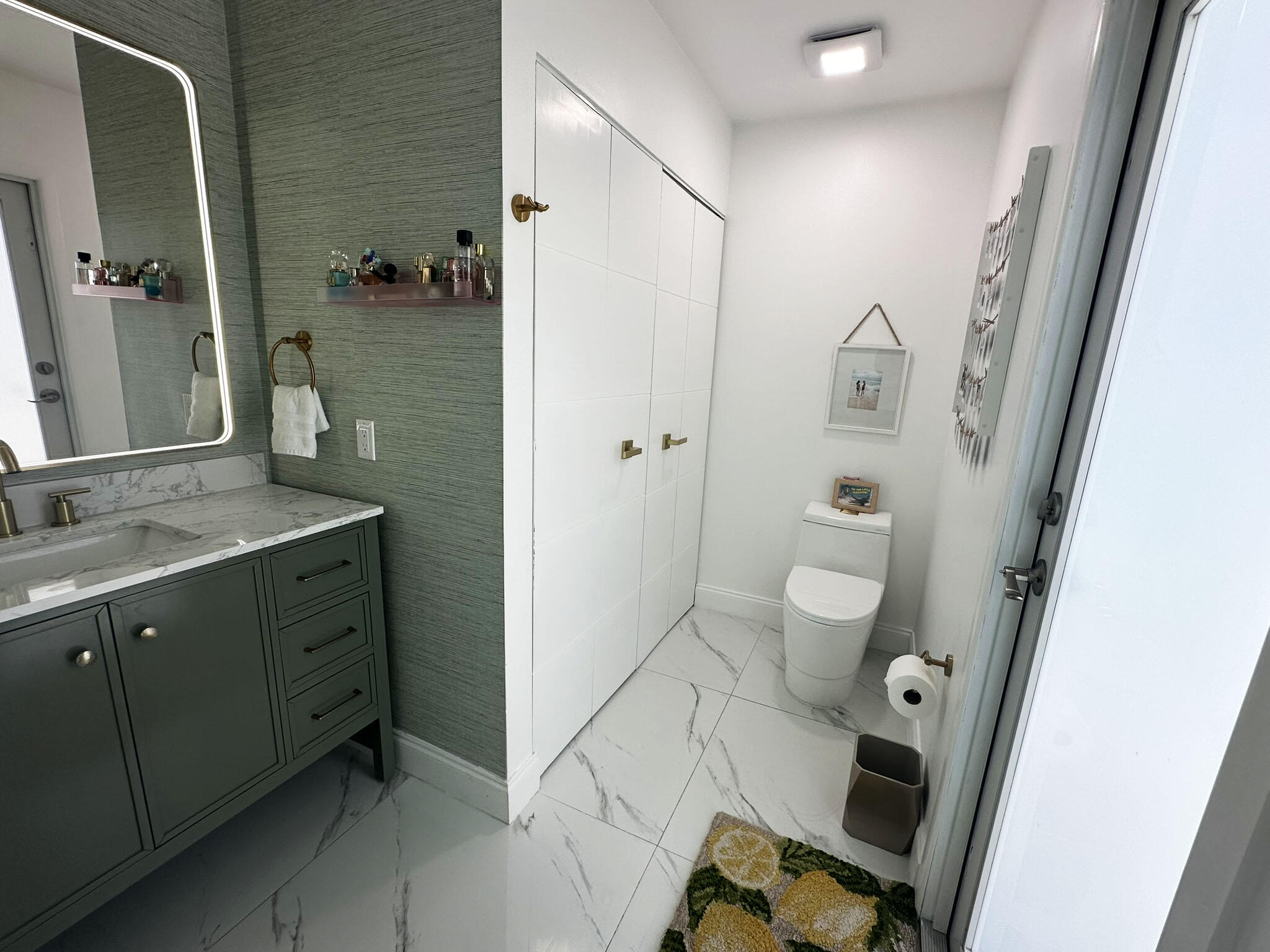 MYKONOS COURT OF BOCA GOLF & TENNIS CLUB - Residential