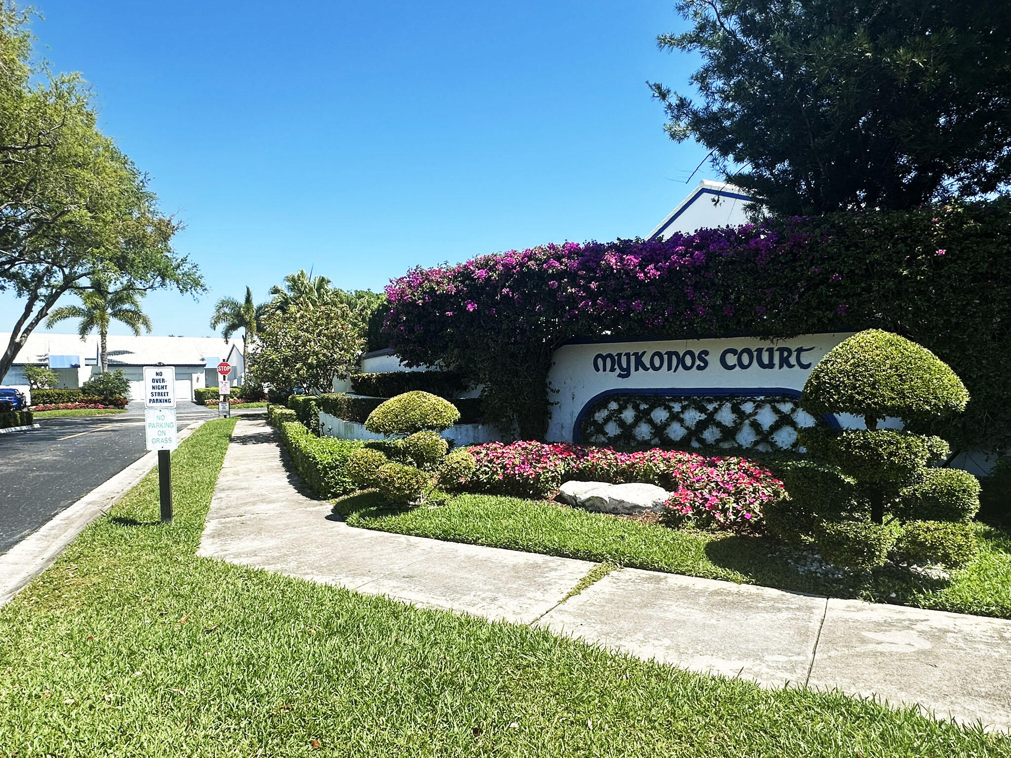 MYKONOS COURT OF BOCA GOLF & TENNIS CLUB - Residential