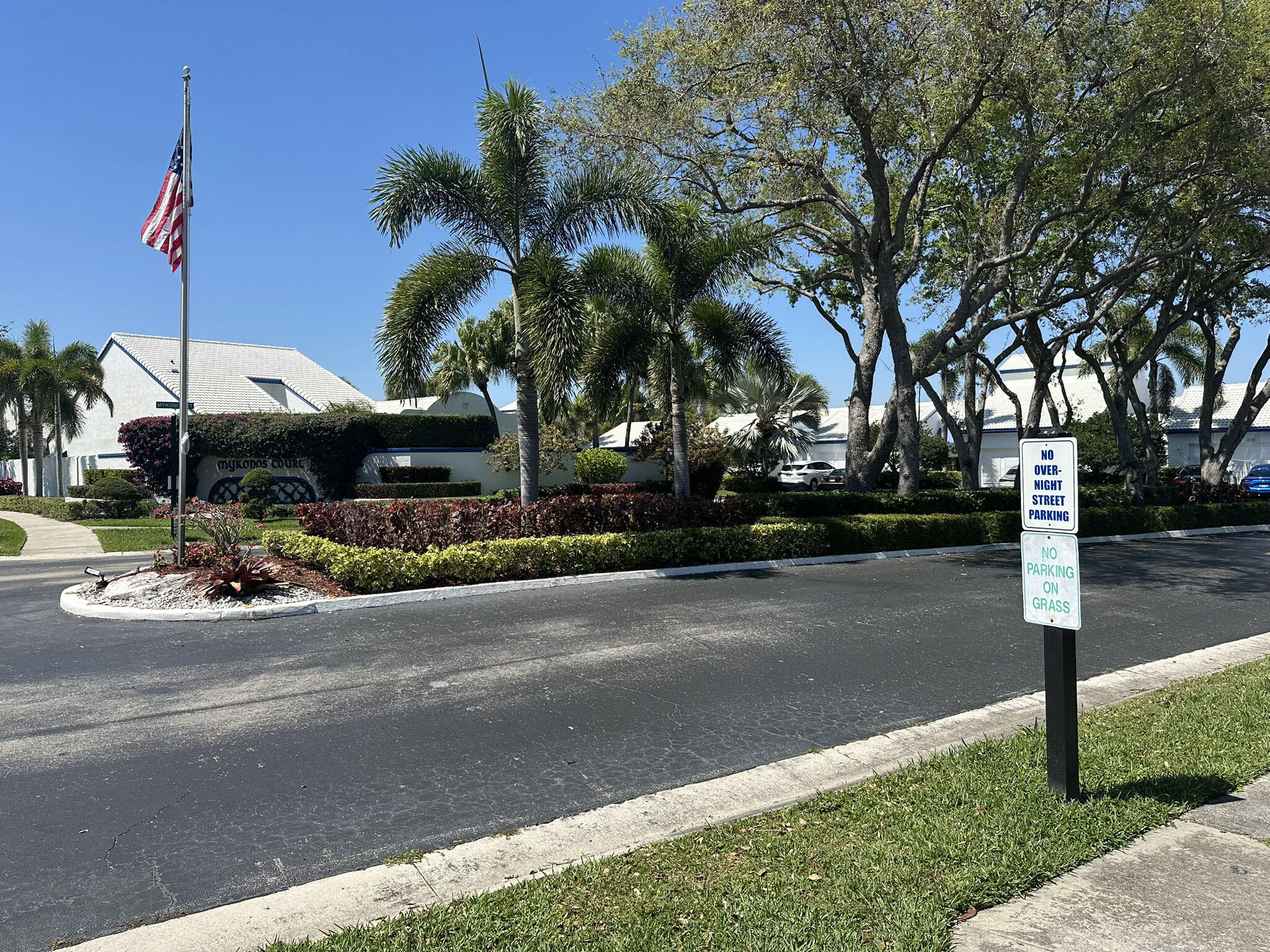 MYKONOS COURT OF BOCA GOLF & TENNIS CLUB - Residential