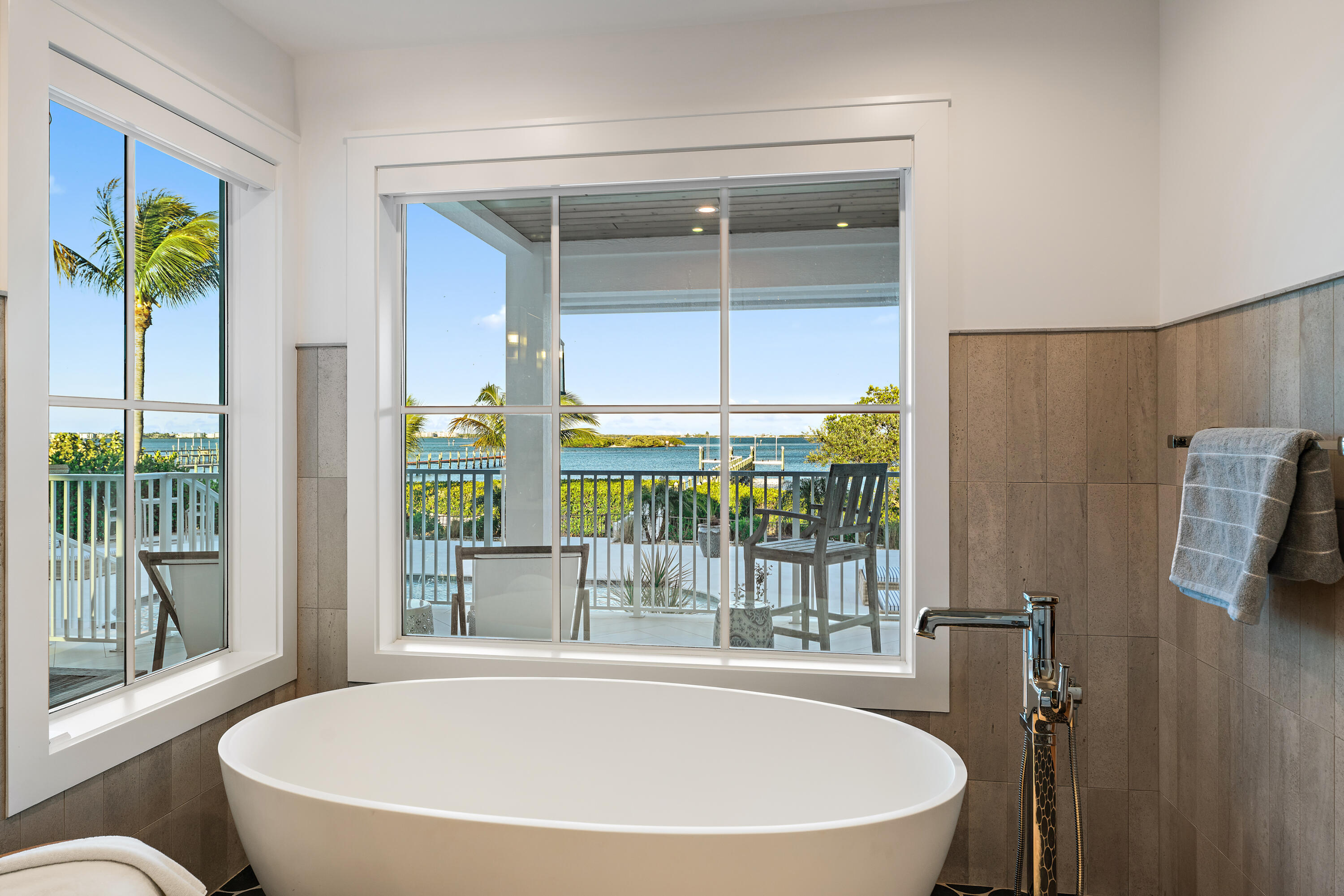 RIVERVIEW (SEWALL'S POINT) - Residential Lease