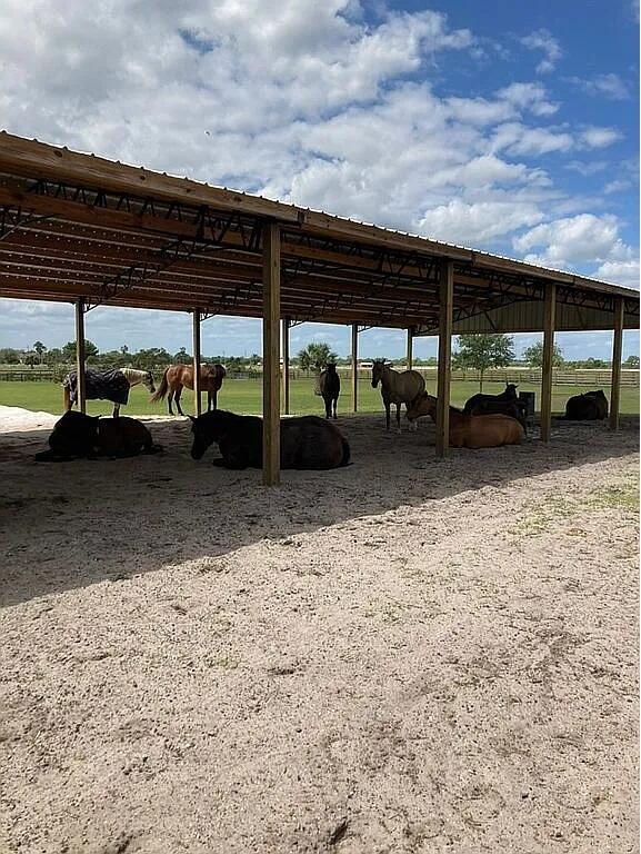 TEN SQUARE FARMS (A OF E) - Residential