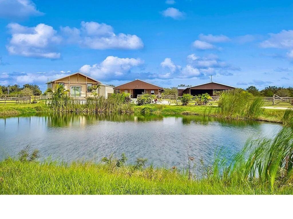 TEN SQUARE FARMS (A OF E) - Residential