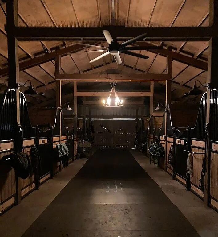 TEN SQUARE FARMS (A OF E) - Residential