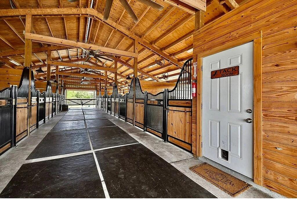 TEN SQUARE FARMS (A OF E) - Residential