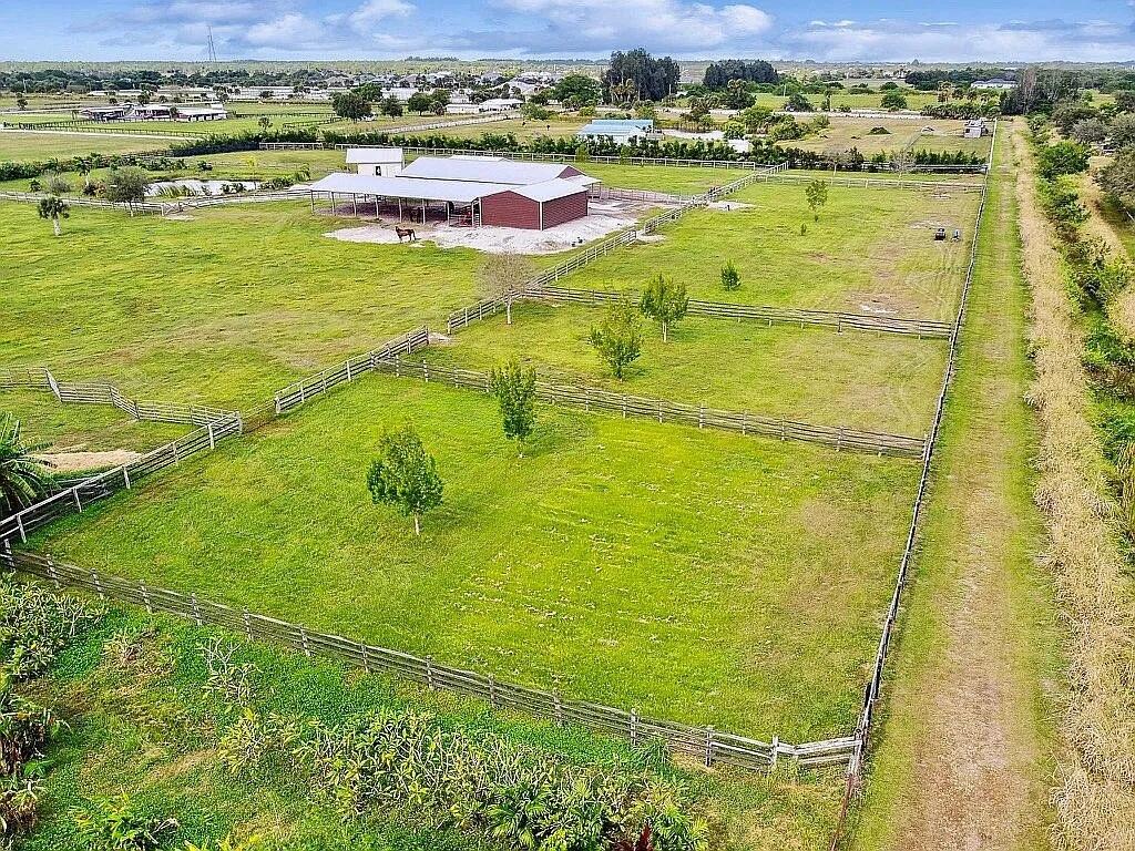 TEN SQUARE FARMS (A OF E) - Residential