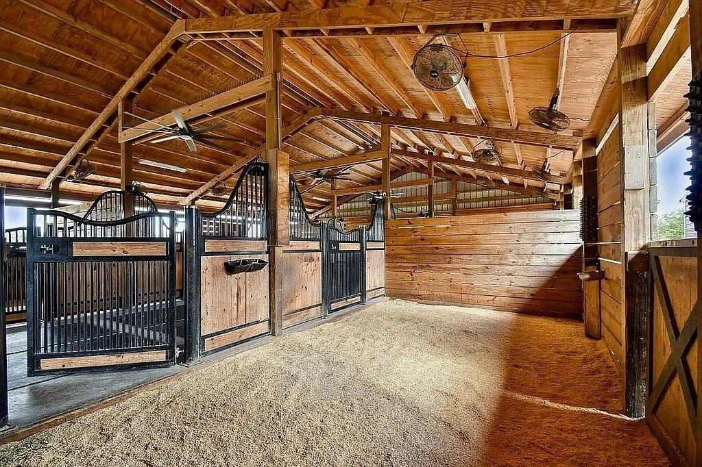 TEN SQUARE FARMS (A OF E) - Residential