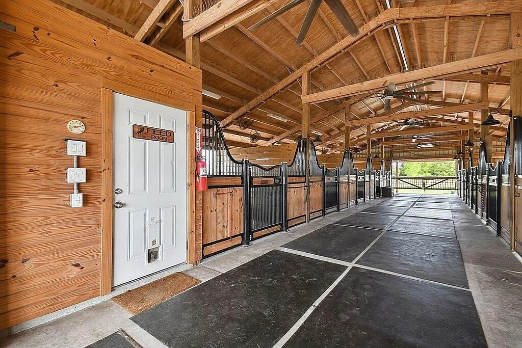 TEN SQUARE FARMS (A OF E) - Residential