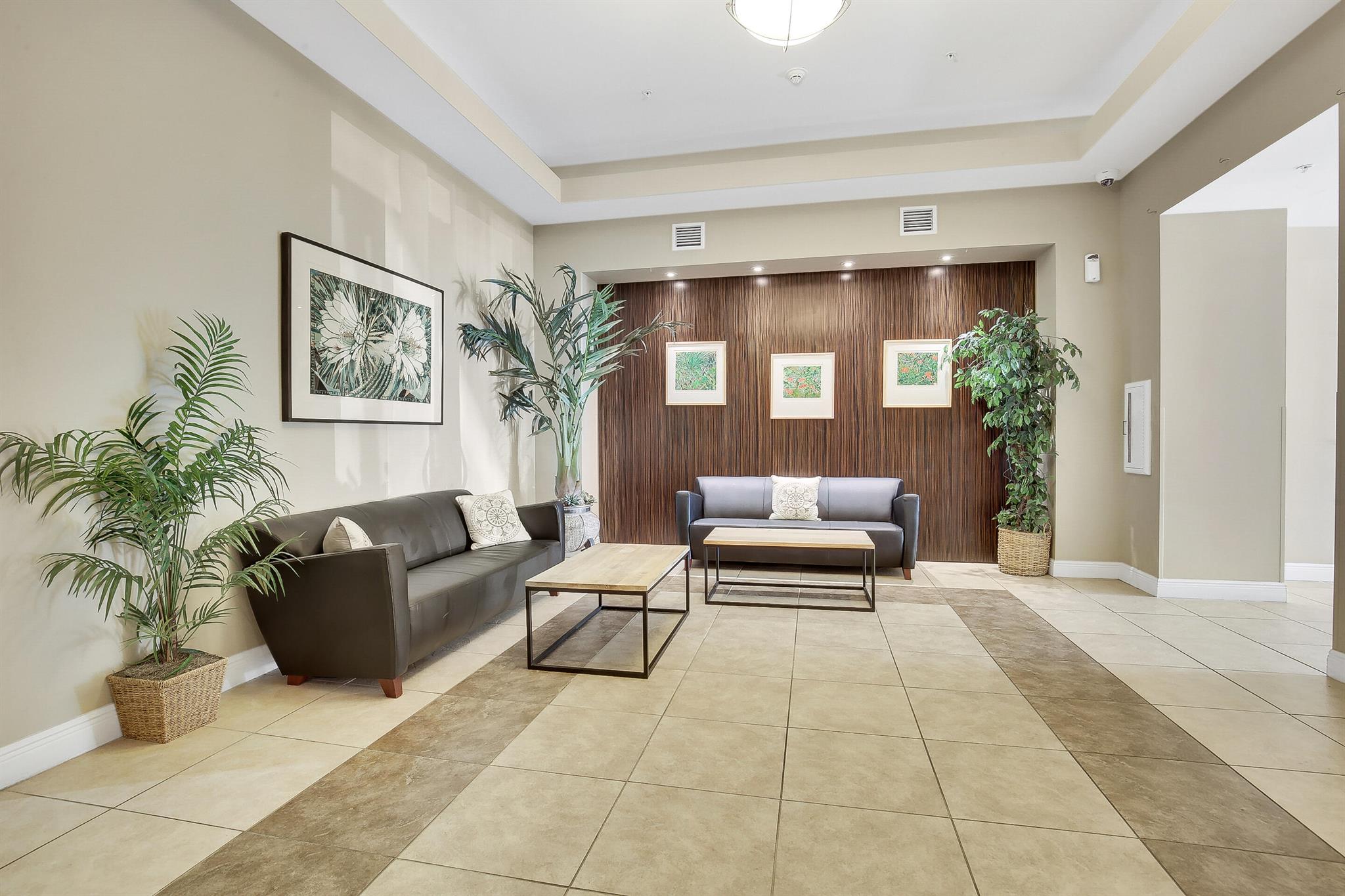 610 CLEMATIS CONDO - Residential Lease