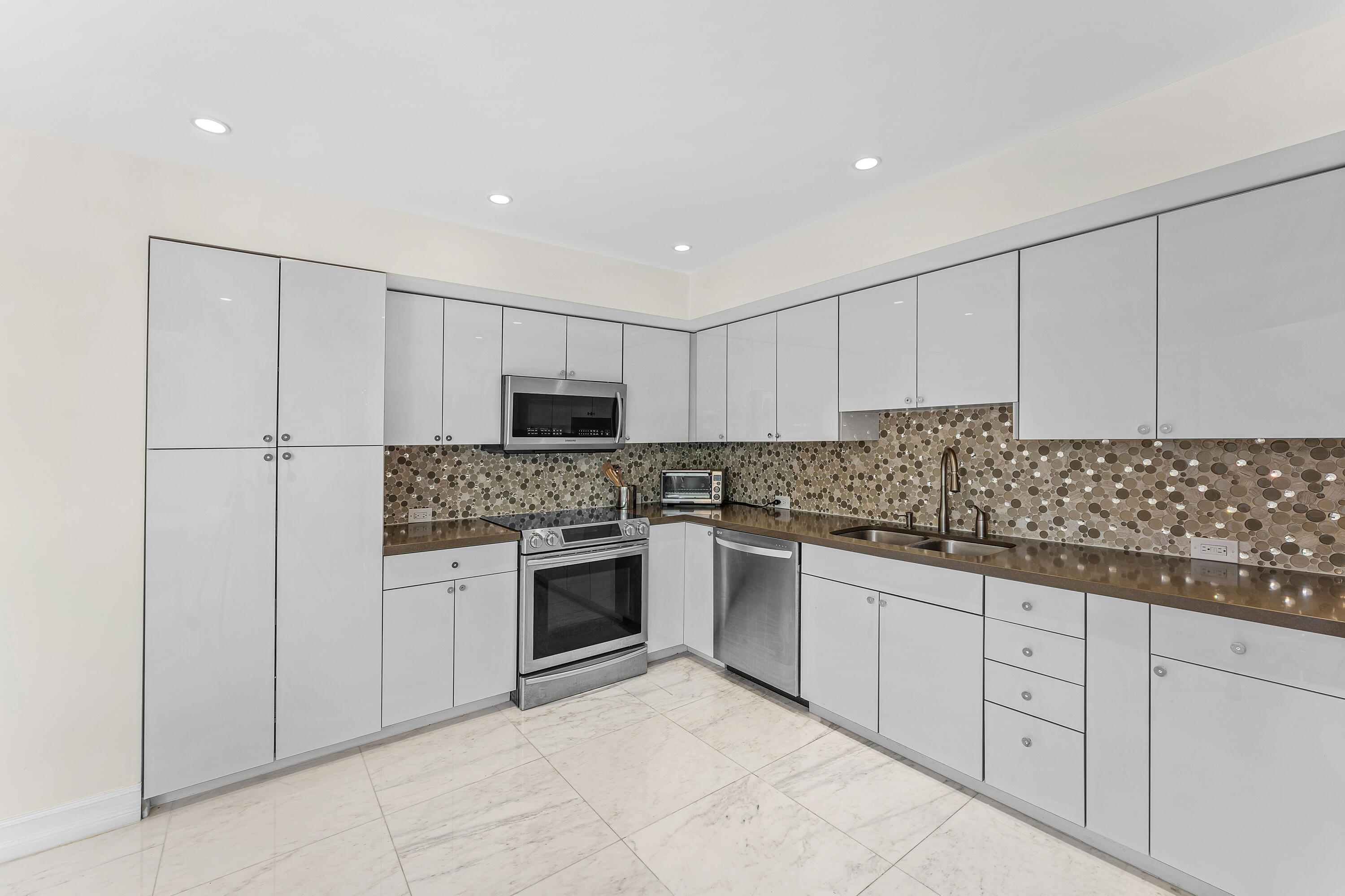 THIRTY ONE TWENTY CONDO - Residential