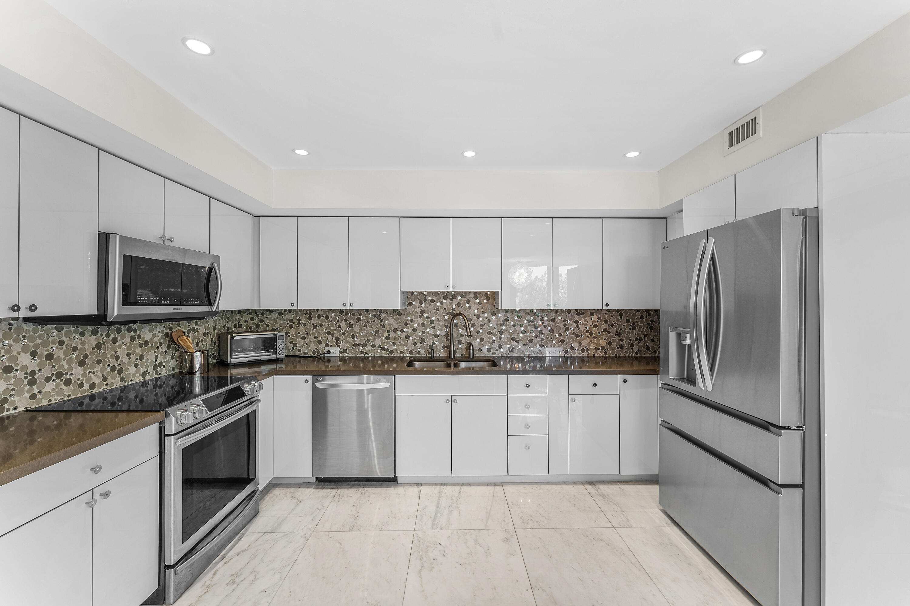 THIRTY ONE TWENTY CONDO - Residential
