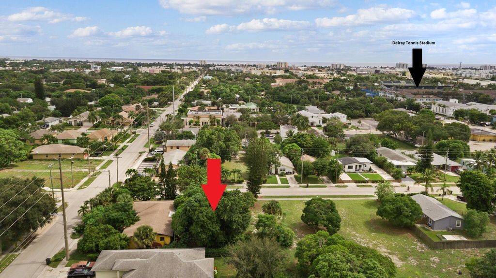 Photo of 140 NW 6th Avenue, Delray Beach, FL 33444 (MLS # R10935527)